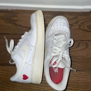 UK NIKE AIR FORCE 1 VALENTINE’S DAY